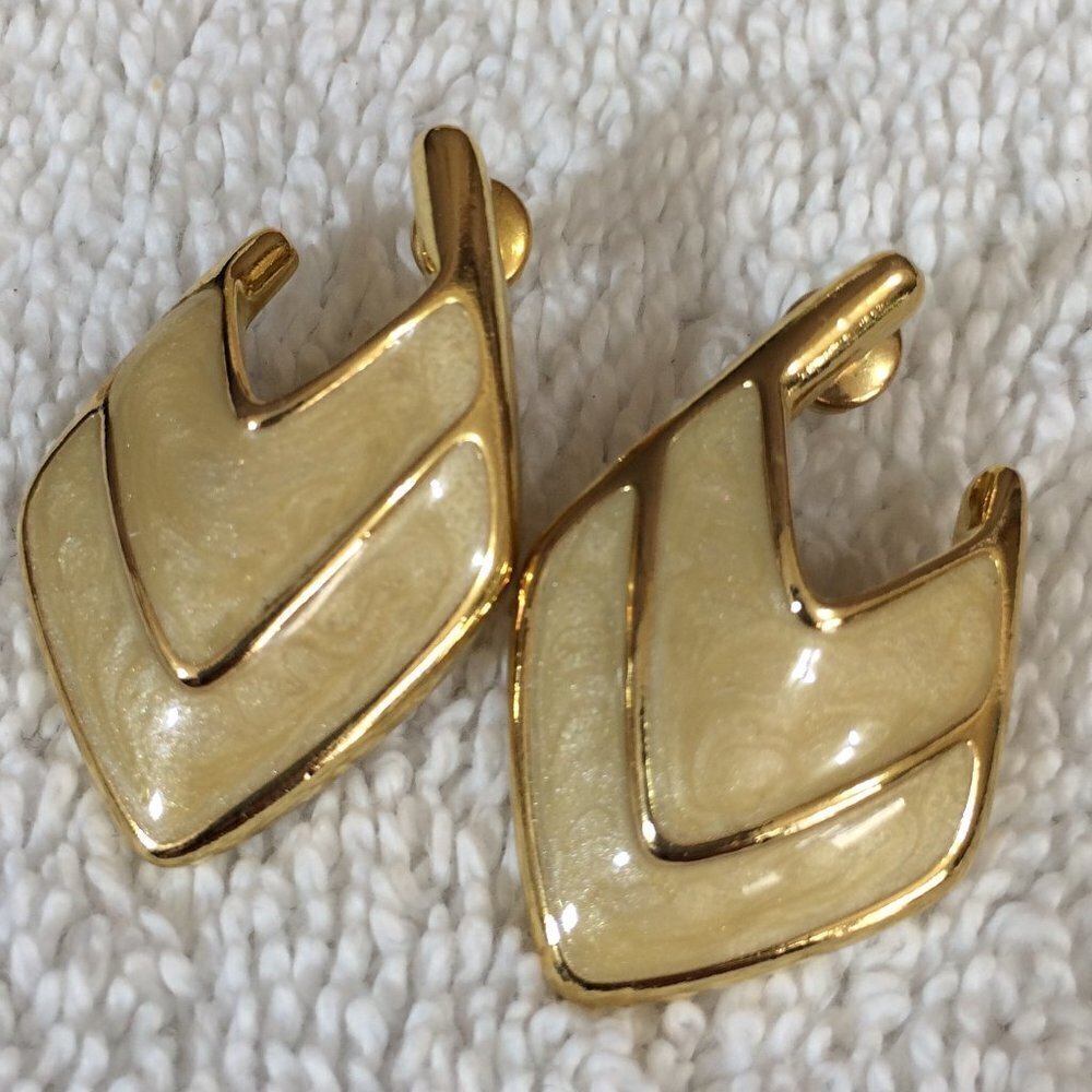 Vintage Pierced Earrings Trifari Enamel Beige 1970s/1980s Large